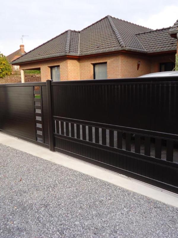 Portail Coulissant Noir 9005