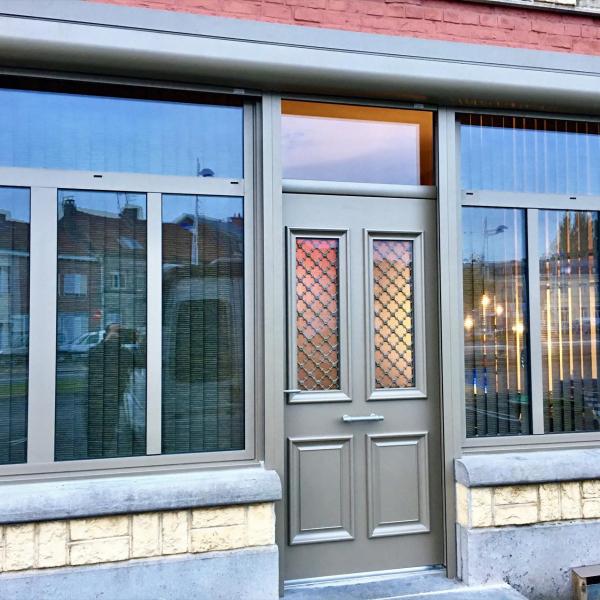 Porte belm asteria teinte bronze avec fenetre aluminium et volet
