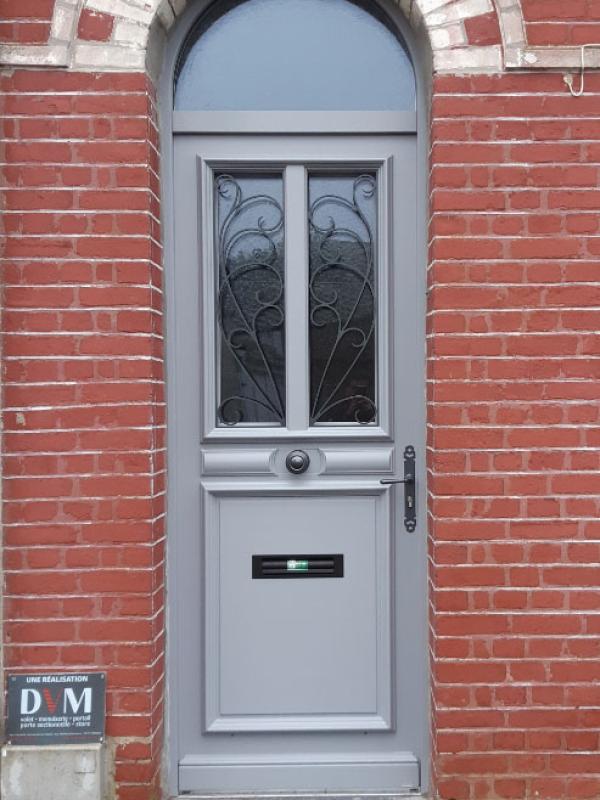 Porte bois modèle Djerba avec grille à Caudry
