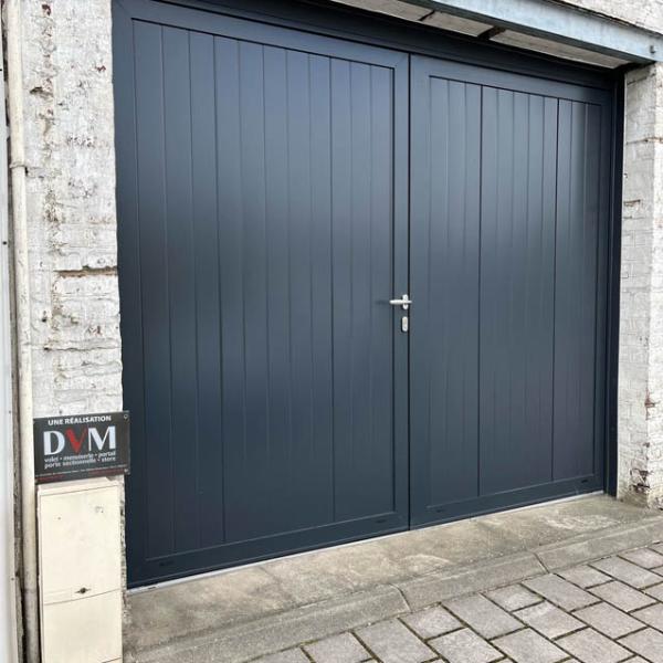Porte de garage battant en aluminium avec panneaux isolant