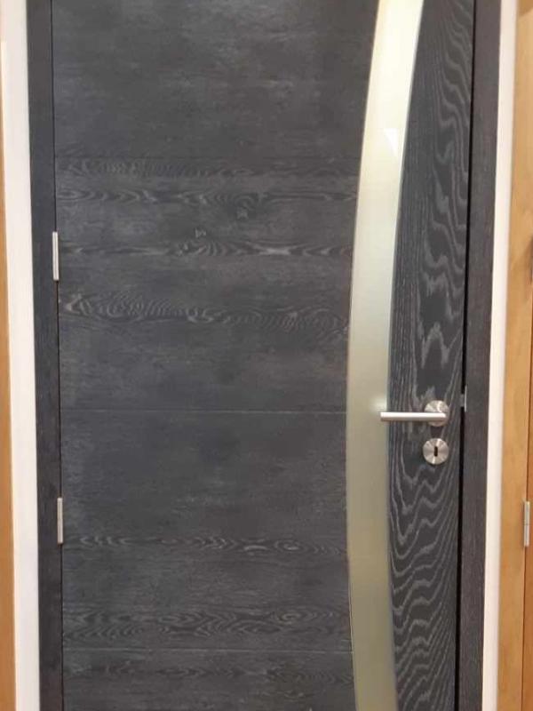 Porte scirocco en chene ardoise brosse avec vitrage depoli