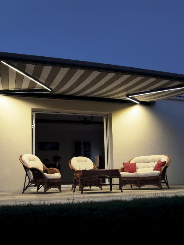 Store coffre onx avec barre led integre dans les bras